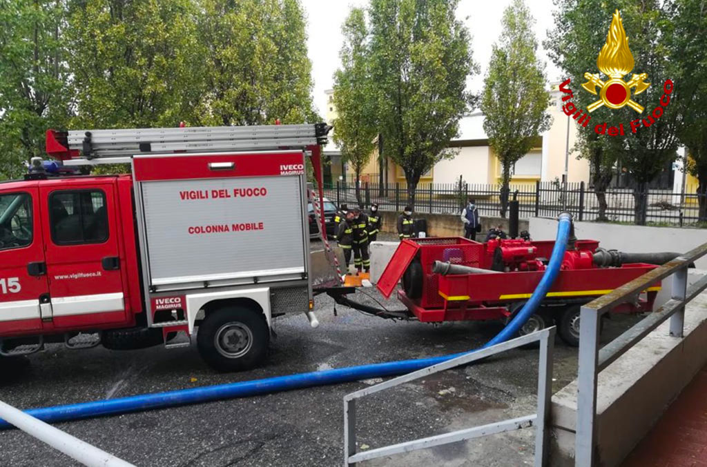 Maltempo Crotone, proseguono soccorsi vigili del fuoco: 400 gli interventi effettuati