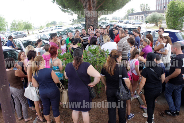 Lamezia: Libri scuola, manifestazione davanti Comune