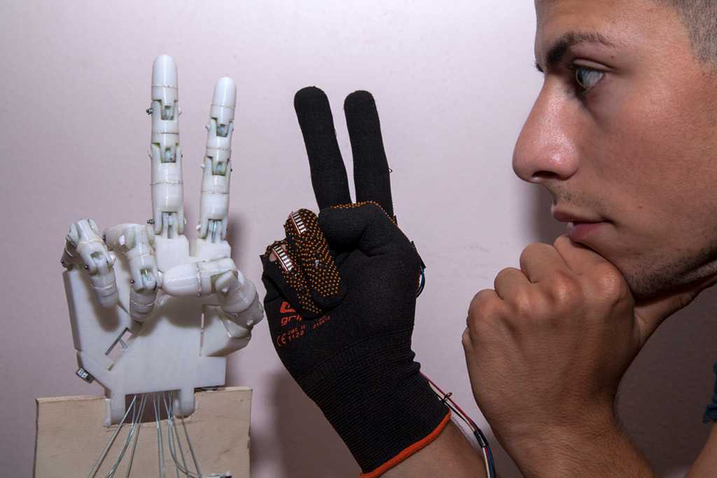 RoboHand, il progetto del 19enne Marcello Mandaradoni