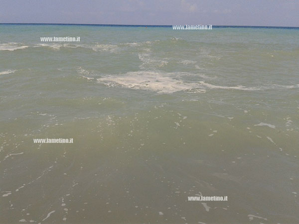 Calabria: Ancora segnalazioni di mare sporco lungo la costa tirrenica