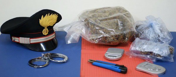 Calabria: Aveva 700 grammi di marijuana in casa, un arresto a Cosenza