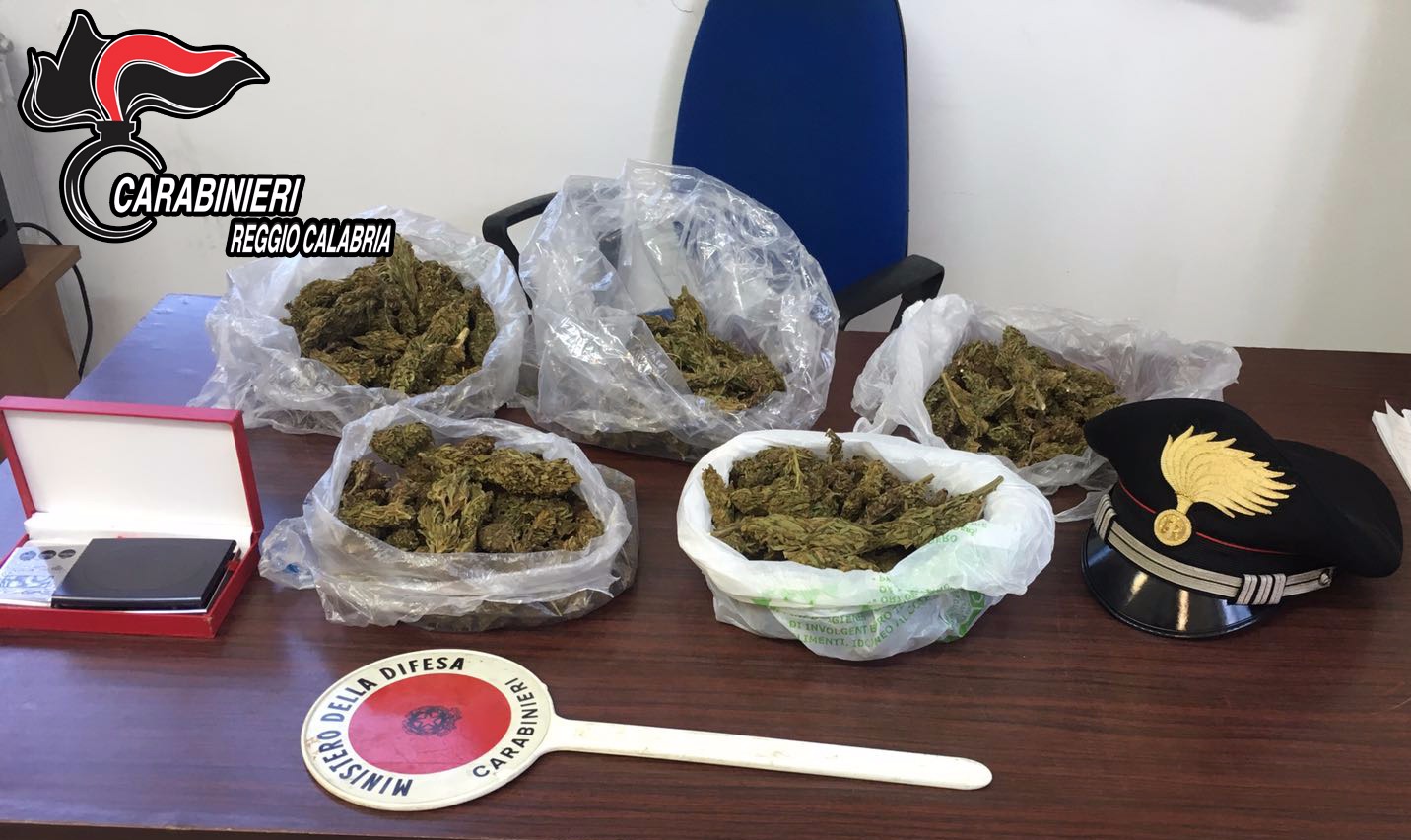Trovato con marijuana e bilancino di precisione, arrestato 44enne nel reggino
