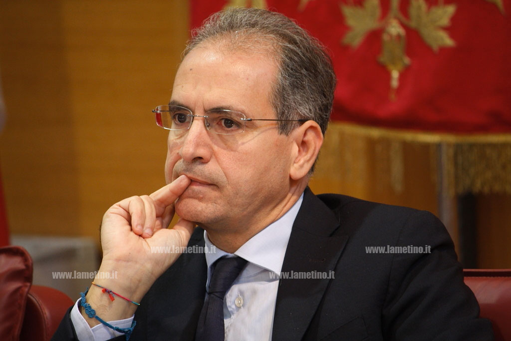 Mascaro-sindaco-lamezia-ok-pensieroso_09ee4_76f7f.jpg
