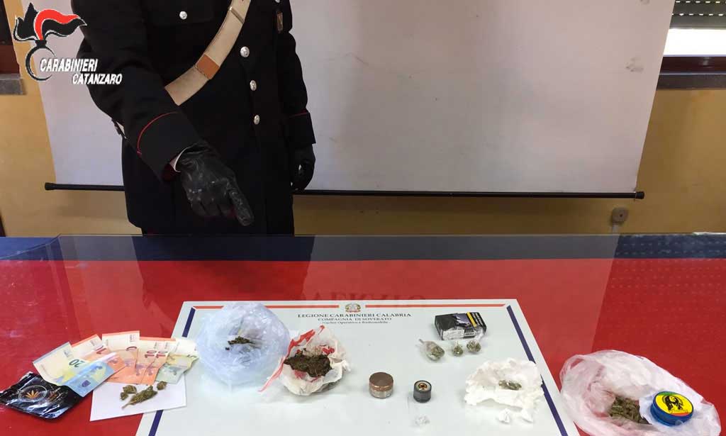 “Scuole sicure”, sostanza stupefacente nascosta in istituto: segnalati 2 studenti a Soverato