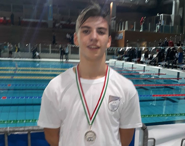 Medaglia d’argento ai Criteria Nazionali Giovanili di nuoto per Matteo Torchia della Rari Nantes Lamezia