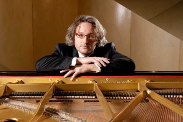 "Amici della Musica", a Catanzaro le improvvisazioni su arie d'opera del pianista Mattia Mistrangelo