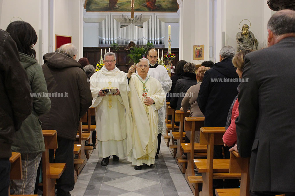 Lamezia: celebrata Messa Pasquale in Cattedrale, Vescovo alla Veglia: “Viviamo da uomini e donne della resurrezione”
