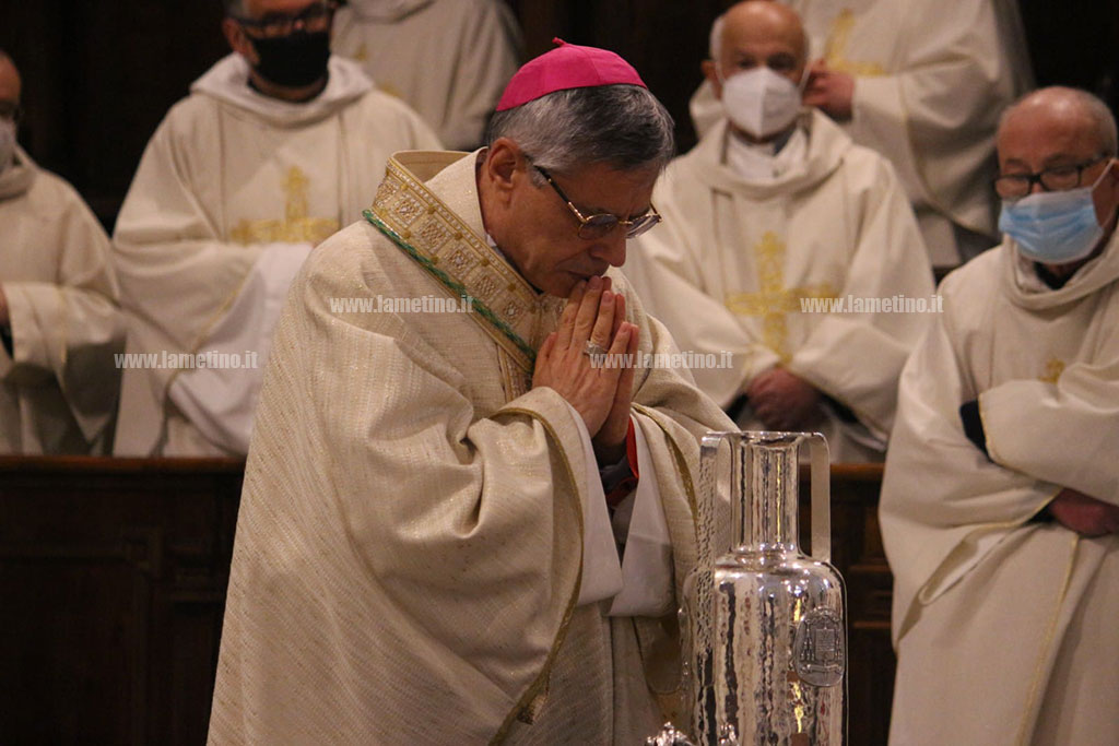 Lamezia, Vescovo celebra messa Crismale in Cattedrale: inizia il triduo pasquale