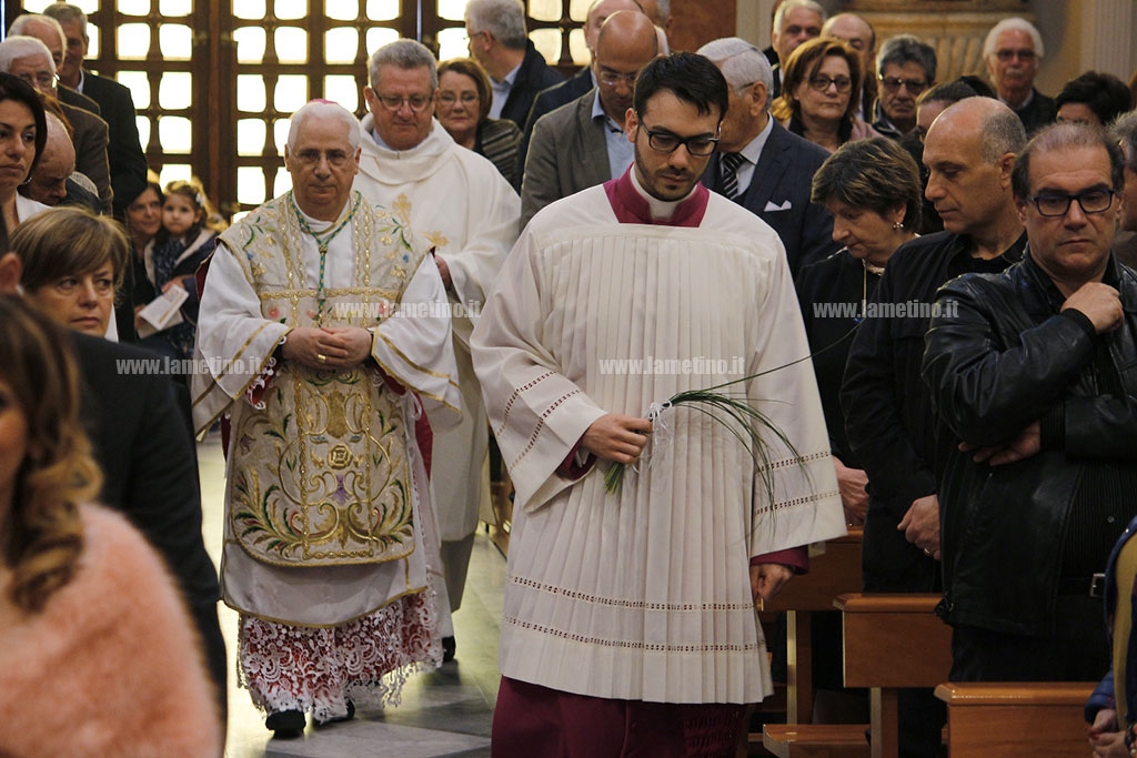 Lamezia: celebrata in Cattedrale la Messa Pasquale, questa notte battezzato un giovane del Bangladesh