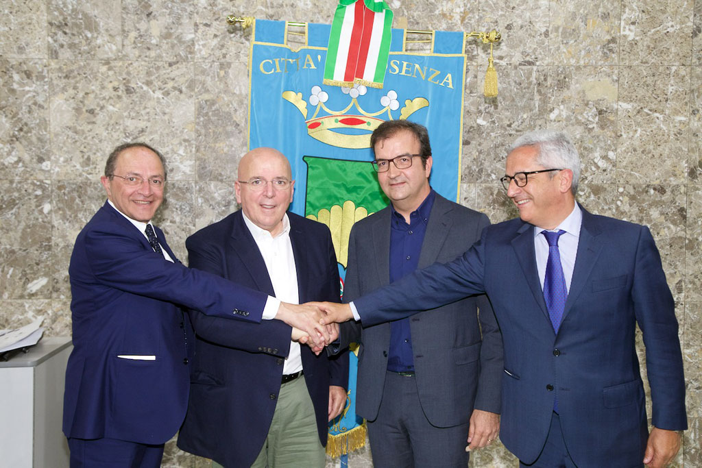 Firmato accordo per metro Cosenza-Rende