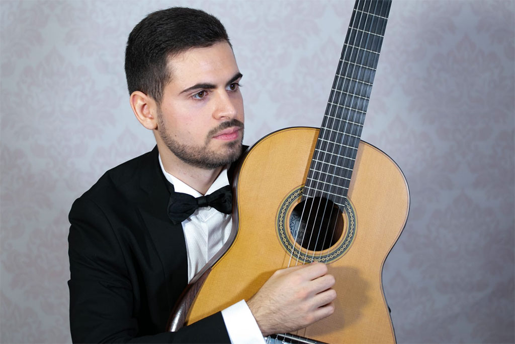 Il giovane chitarrista lametino Michele Francesco De Fazio in concerto a Barcellona Pozzo di Gotto