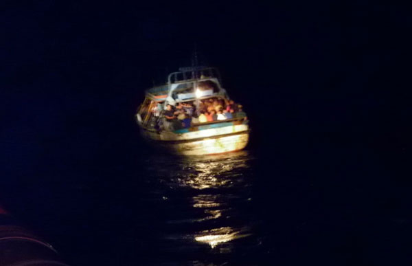 Sbarco nel crotonese, rintracciati circa quaranta migranti