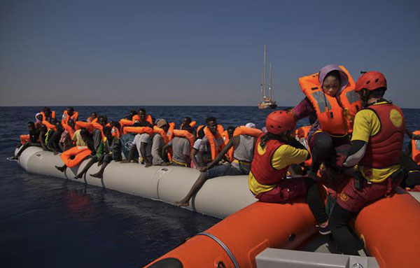 Oltre 3000 migranti in arrivo tra Calabria e Sicilia