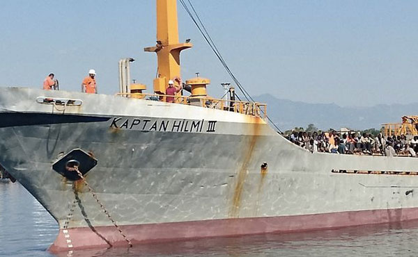 Nuovo sbarco in Calabria, 256 migranti a Corigliano con nave mercantile