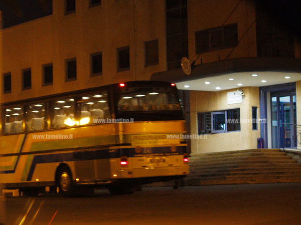Trasferiti a Lamezia quindici dei 411 migranti sbarcati a Taranto 