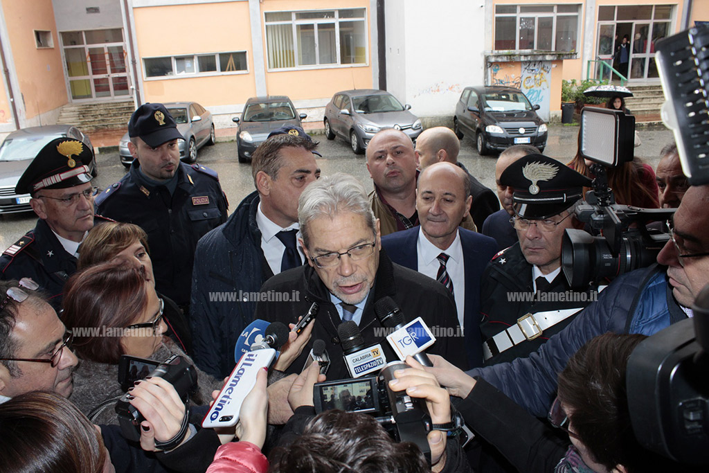 Lamezia, ministro De Vincenti al focus “Scuole Sicure 500”: “Calabria è regione che ha investito di più su adeguamento sismico” - VIDEO