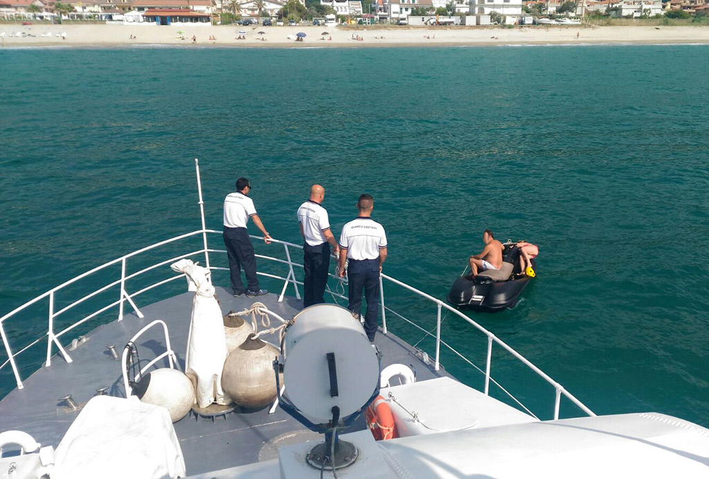 Guardia Costiera soccorre 2 persone su moto d’acqua a Pizzo