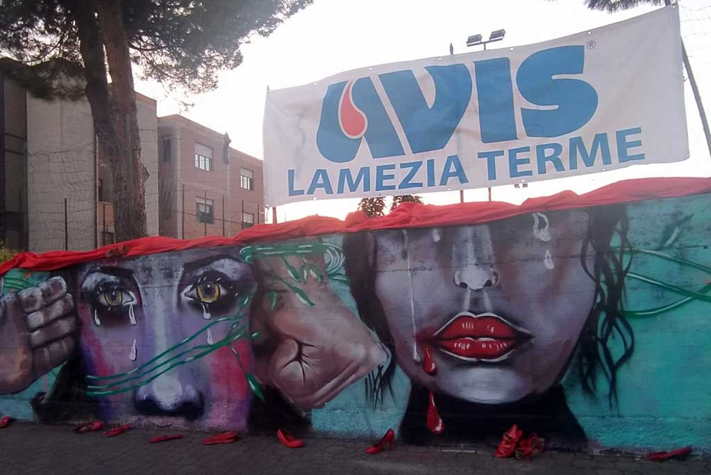 Lamezia, giornata internazionale per l'eliminazione della violenza contro le donne: inaugurato murales dell'AVIS Comunale