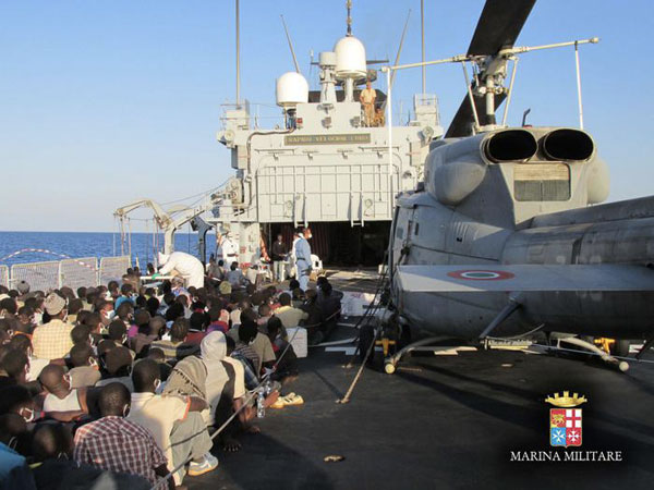 Calabria: Nave “Euro” a Crotone con 956 migranti