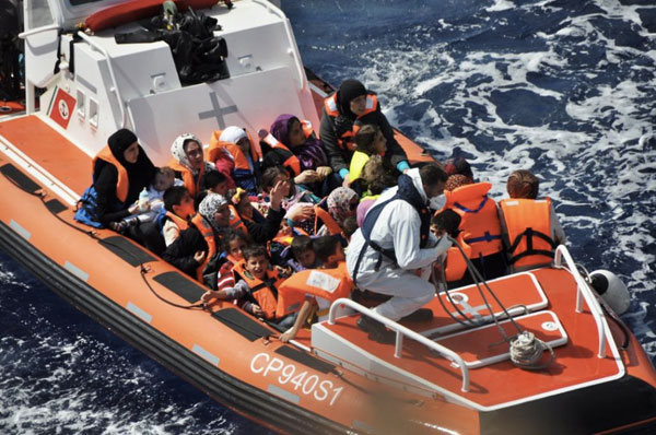 Nave-Migranti-Vibo-2.jpg