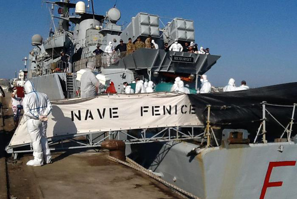 Calabria: Sbarco 172 migranti a Crotone, fermati due scafisti