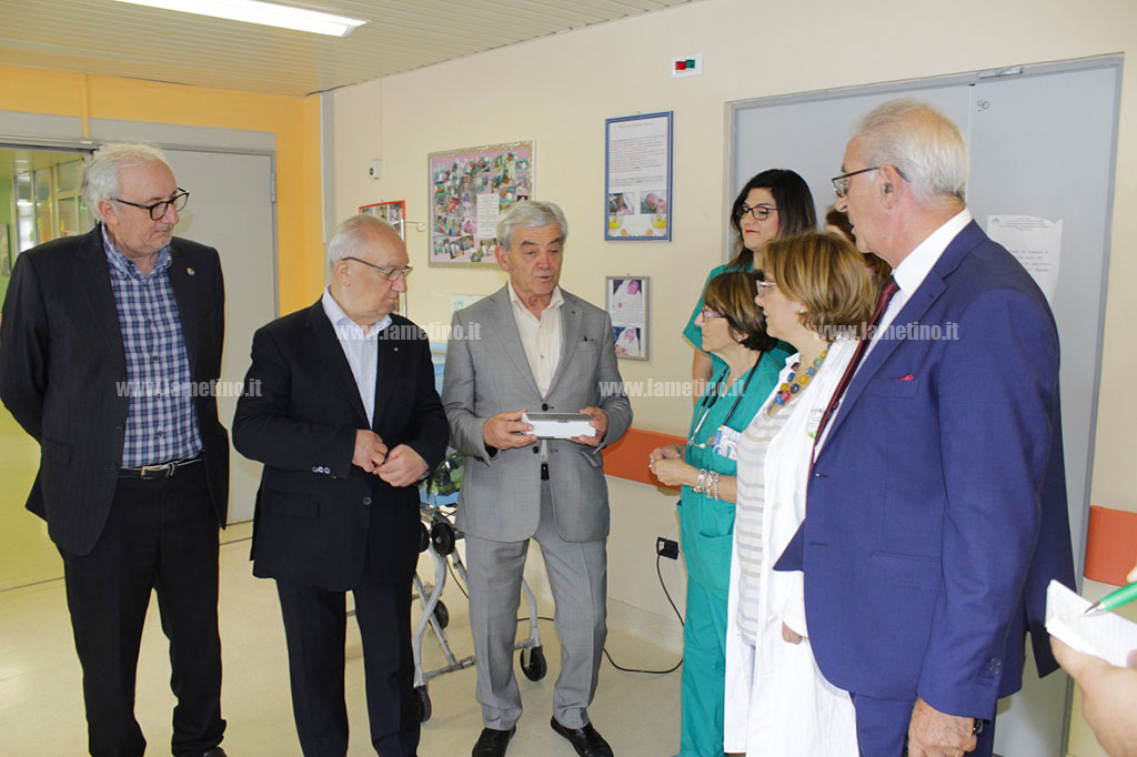Lamezia: consegnato oftalmoscopio a reparto Neonatologia, strumento per screening e prevenire possibili cecità alla nascita