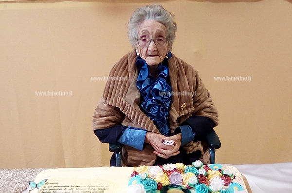 A Cancello grande festa per i 100 anni di nonna Rosina