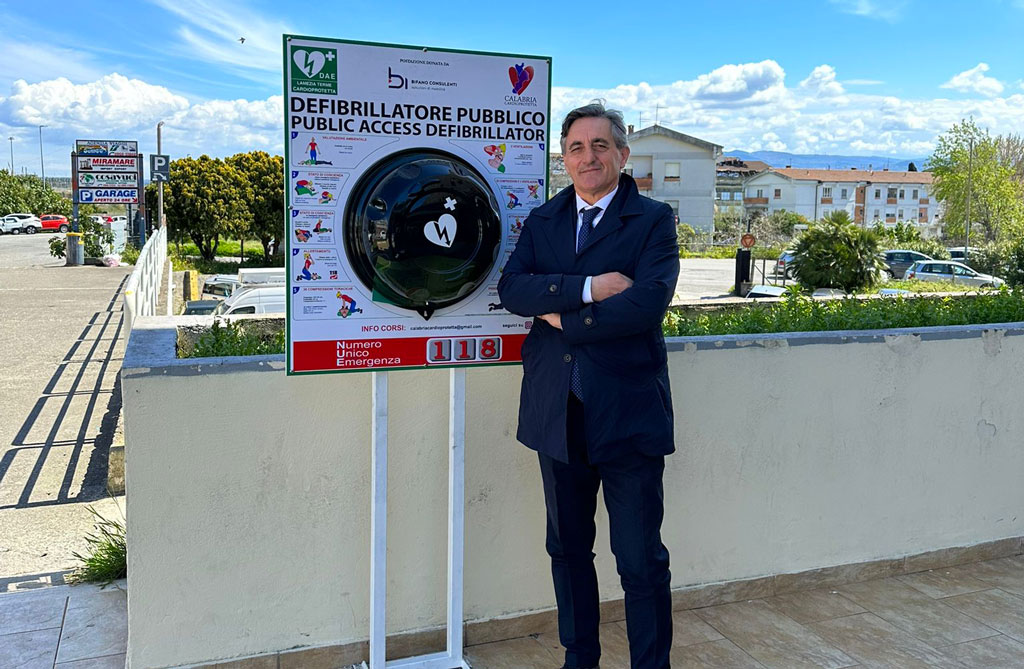Nuovo-defibrillatore-lamezia_5e7cf.jpg