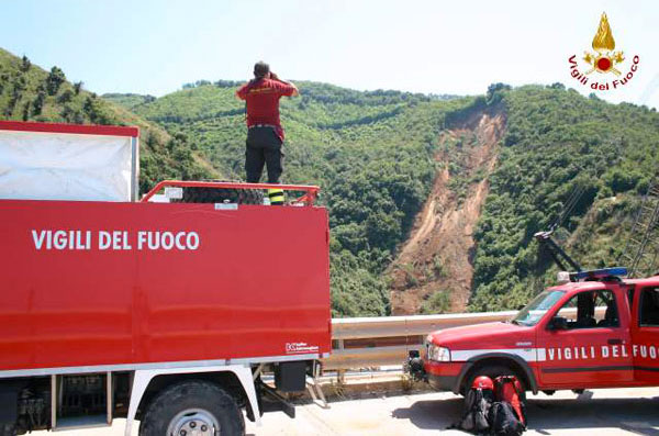 Calabria: Vigili del fuoco rintrovano uomo scomparso nel reggino