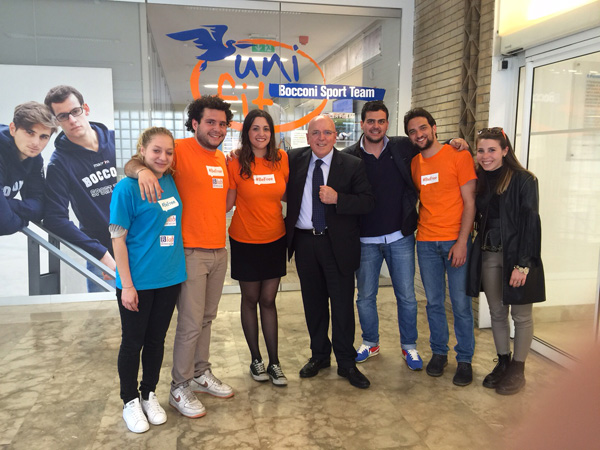 OLIVERIO-CON-ALTRI-STUDENTI-CALABRESI-okI.jpg