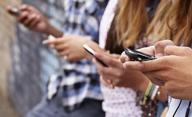 L'ordinanza del sindaco di Sellia: "Stop ad internet per chi sta troppe ore online"
