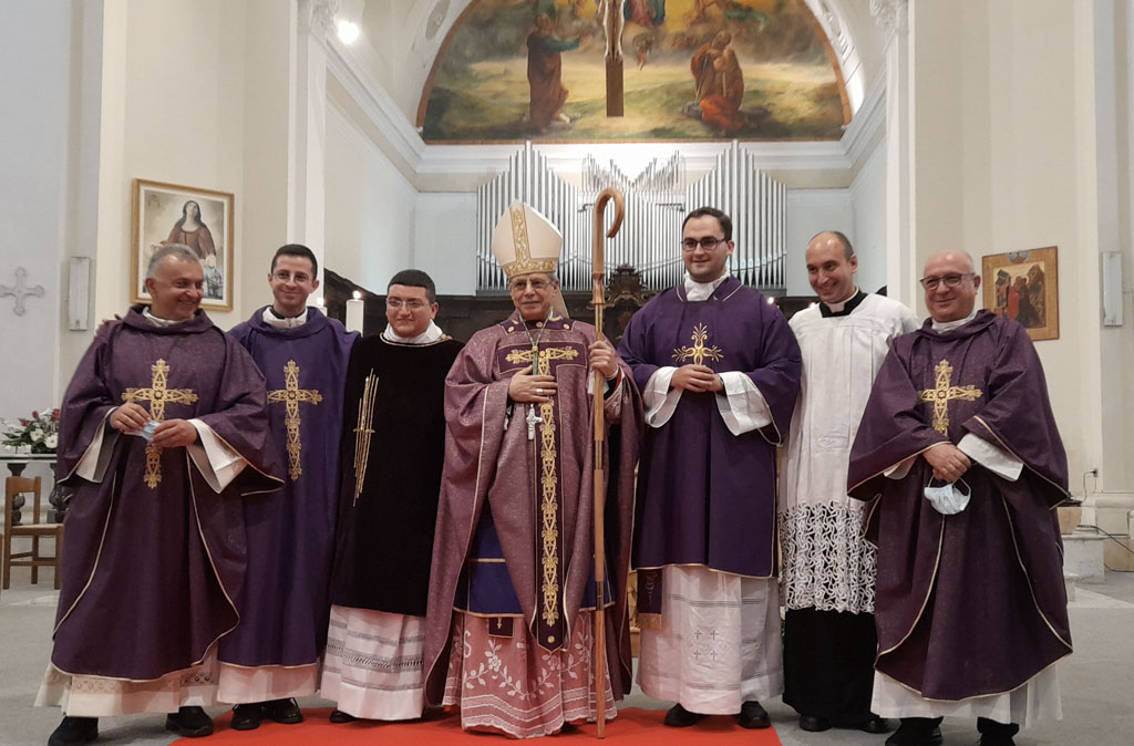 ORDINAZIONE-DON--CHRISTIAN-MION-lamezia-112020.jpg