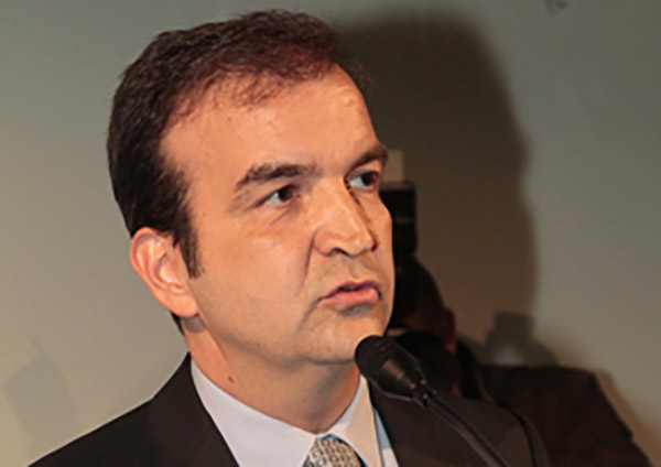Minacce su Fb a sindaco di Cosenza: "Denuncerò alle autorità competenti"