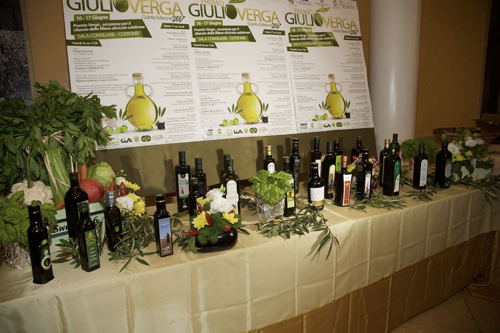 Oliverio al Premio “Giulio Verga” di Cotronei: rilancio e valorizzazione dell’olio extravergine d’oliva calabrese