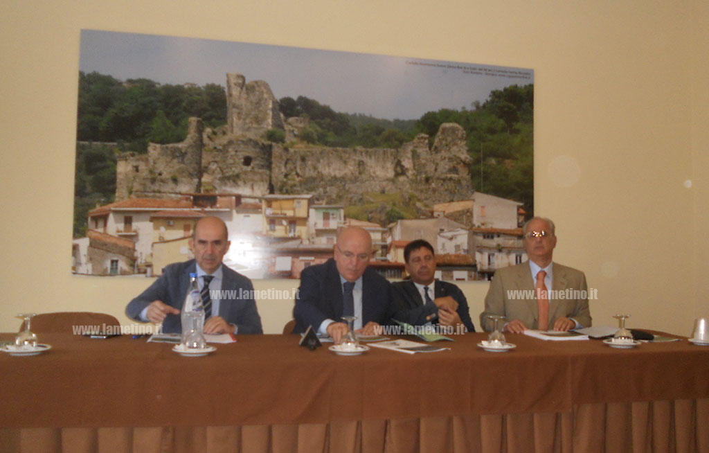 Lamezia, Oliverio presenta documento preliminare sui trasporti: “Si va verso l’alta velocità”