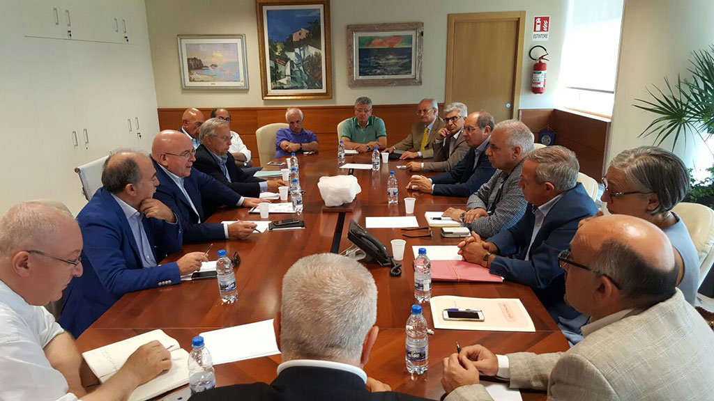 Oliverio incontra direttori generali Asp e Ao: “Da commissari nessuna inversione tendenza”