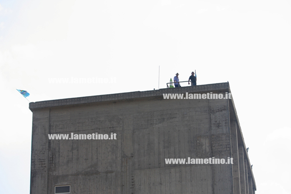 Lamezia: Depurazione, operai Deca su torretta per mancato pagamento stipendi