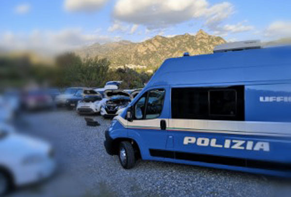 Auto rubate in Campania messe in vendita a Reggio come provenienti dall’estero