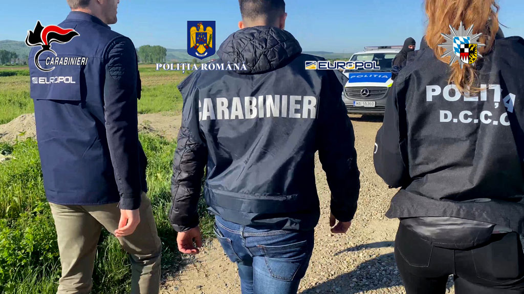 Estorsioni e raggiri ad anziani, colpita banda internazionale che agiva tra Calabria, Romania e Germania - Video 