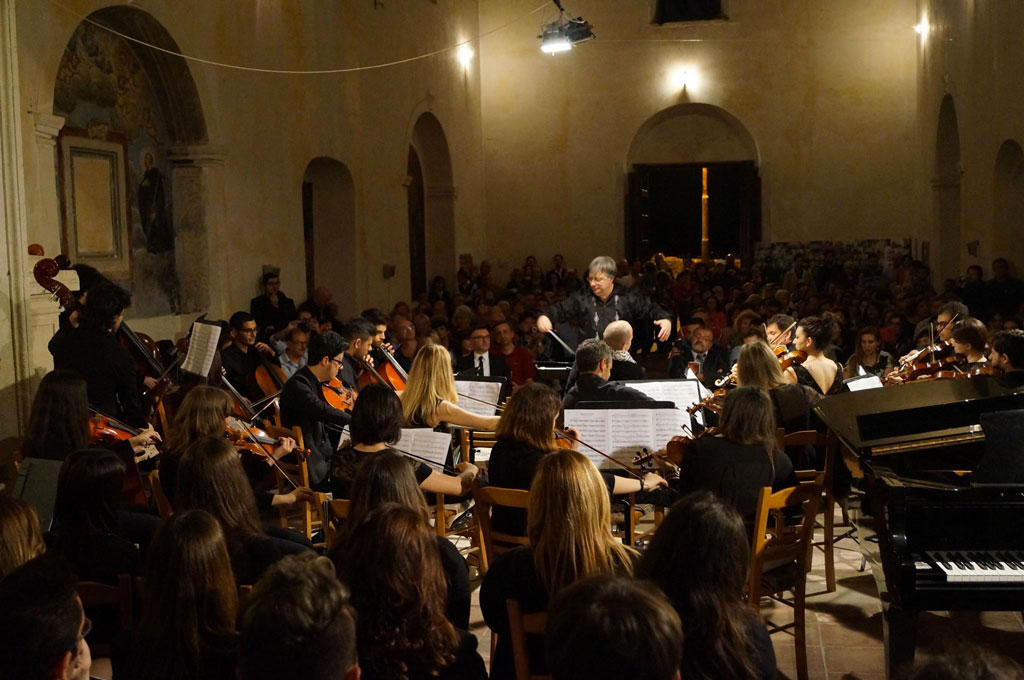 Concerto dell’orchestra sinfonica con tenore Francesco Anile alla scuola di polizia di Vibo Valentia