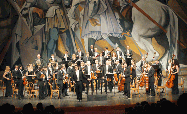 Lamezia, a Capodanno concerto dell’orchestra ‘La Grecia’ al Teatro Franco Costabile