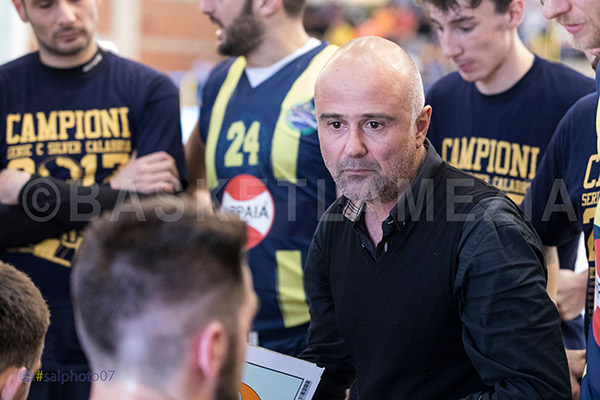 Basket Lamezia domenica a Palermo, coach Ortenzi: “Sarà partita difficile, ma siamo pronti alla battaglia”