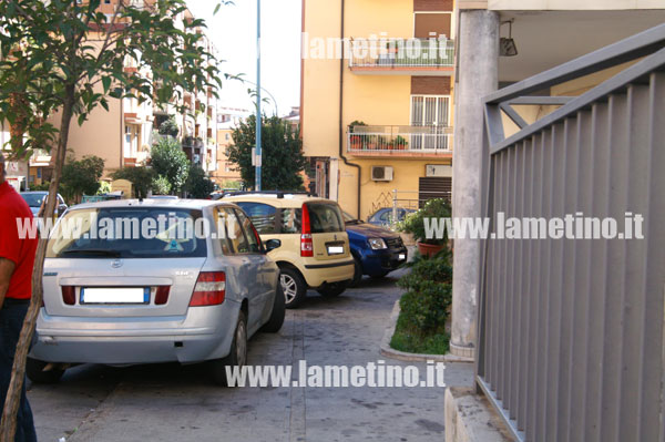PARCHEGGI-marciapiede-via-dei-mille_2.jpg