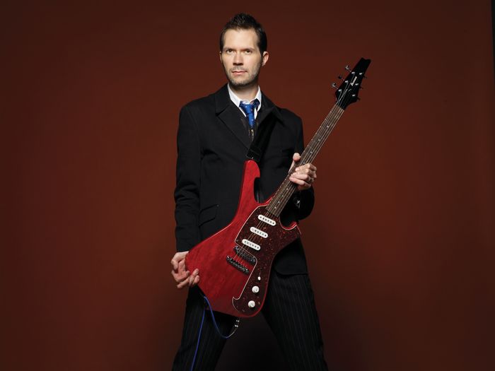 Il chitarrista statunitense Paul Gilbert il 10 aprile a Polistena