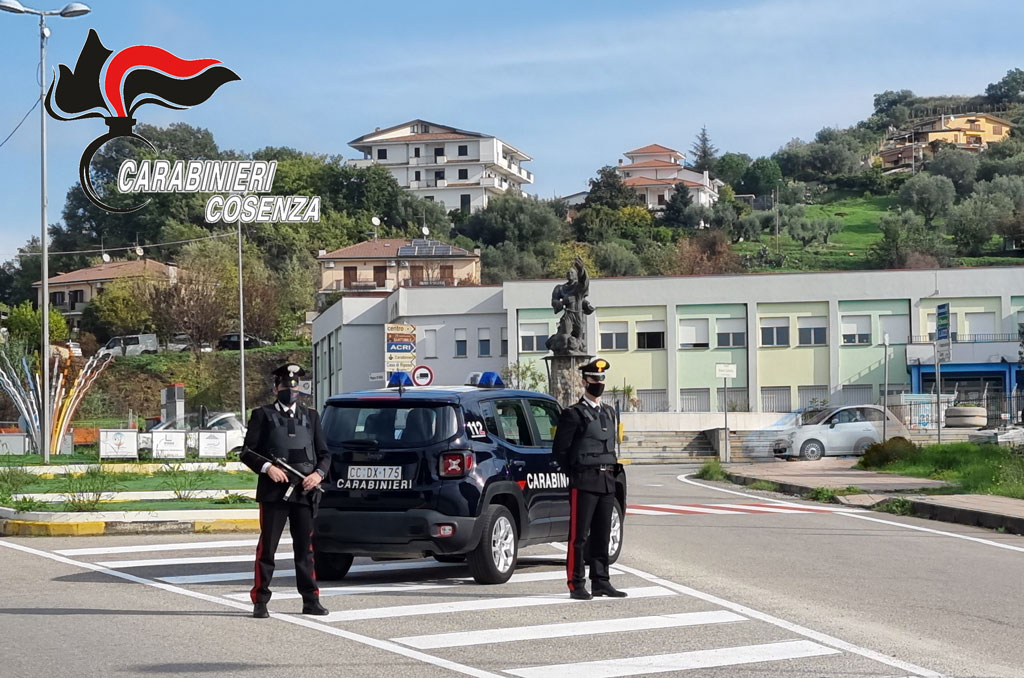 Droga servita al bar, giovane arrestato nel Cosentino