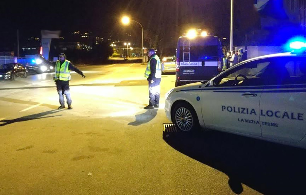 Lamezia, controlli polizia locale: nove patenti ritirate, denunce anche per abbandono rifiuti