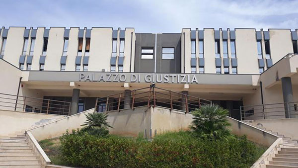 Aggredisce convivente a calci e pugni nel Cosentino, arrestato