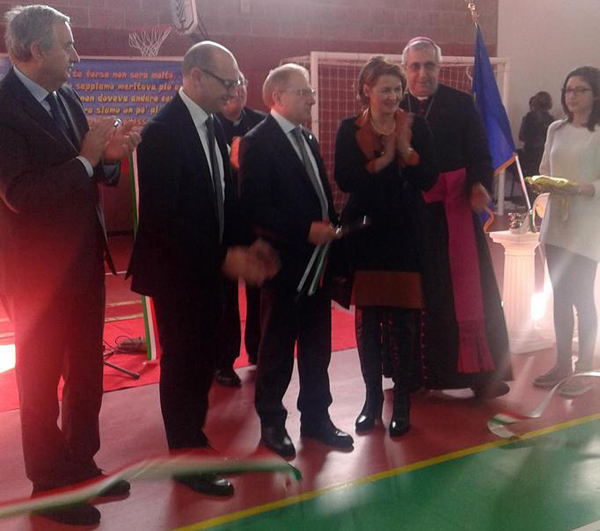 Sedicenne uccisa: palestra scolastica intitolata a Fabiana 