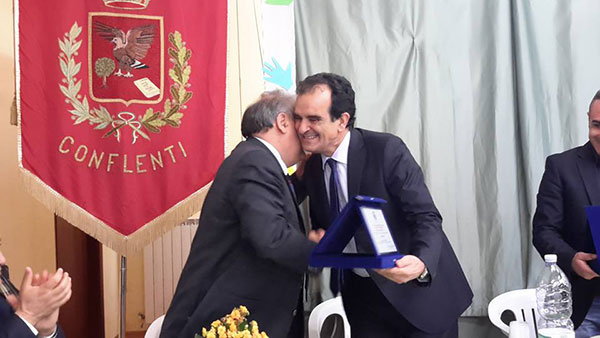 Il presidente Enzo Bruno al primo consiglio comunale a San Mazzeo