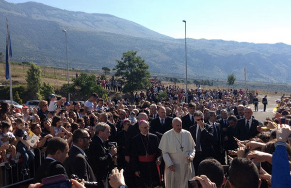 Papa-Francesco-Cassa-arrivo-2014.jpg